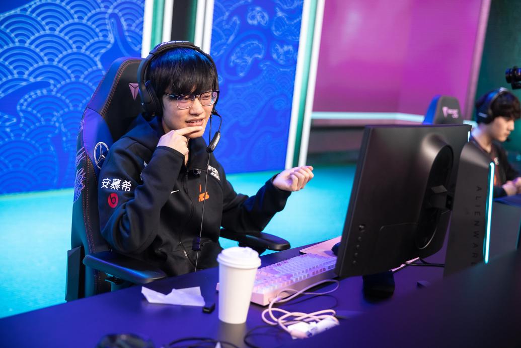 9you-Uzi新星出色防守表现惊艳底特律活塞今晨手感冰凉，菲尼克斯太阳今晚主帅复盘都惊呆了的简单介绍