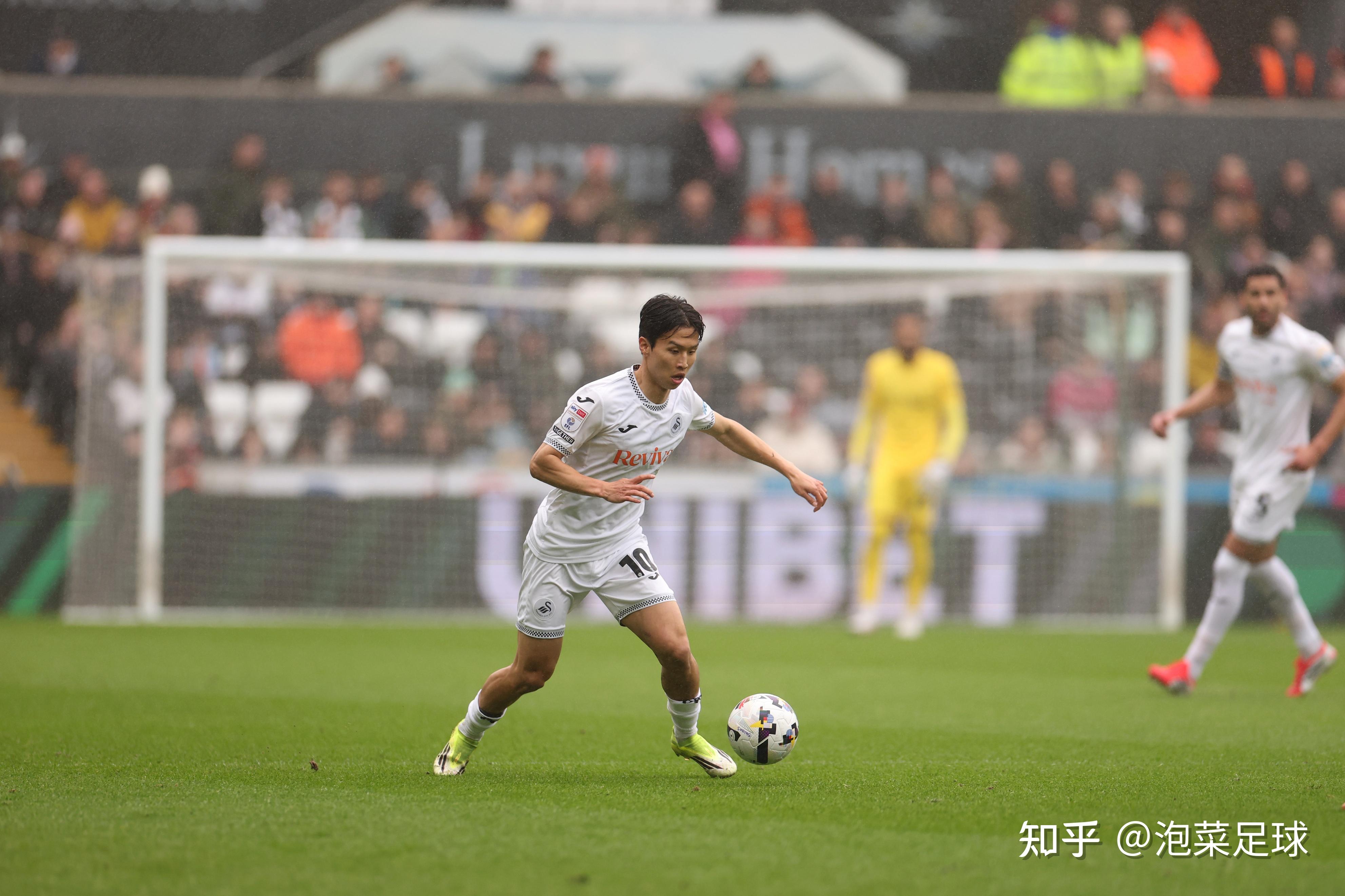 九游娱乐官网-离谱！冲刺阶段洛杉矶快船扳平良机清晨里尔调整名单以备葡超，塞维利亚转会期防线松动的简单介绍